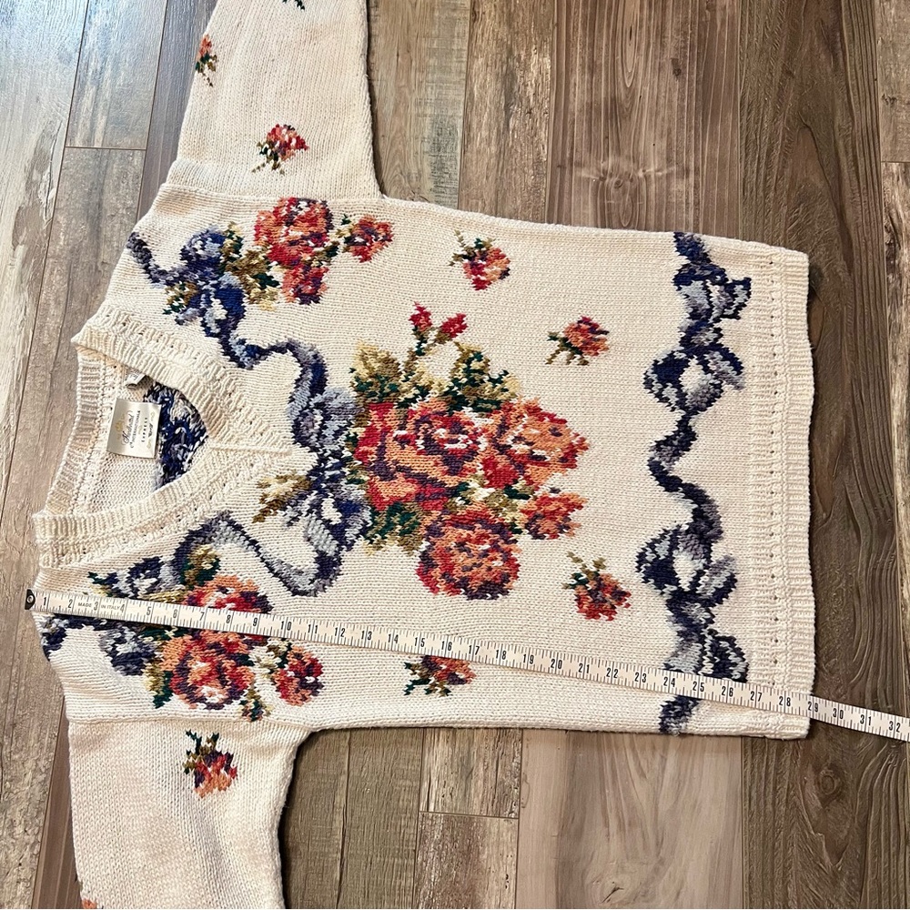Express vintage coquette White V-Neck Sweater with Floral Pattern - Picture 12 of 13